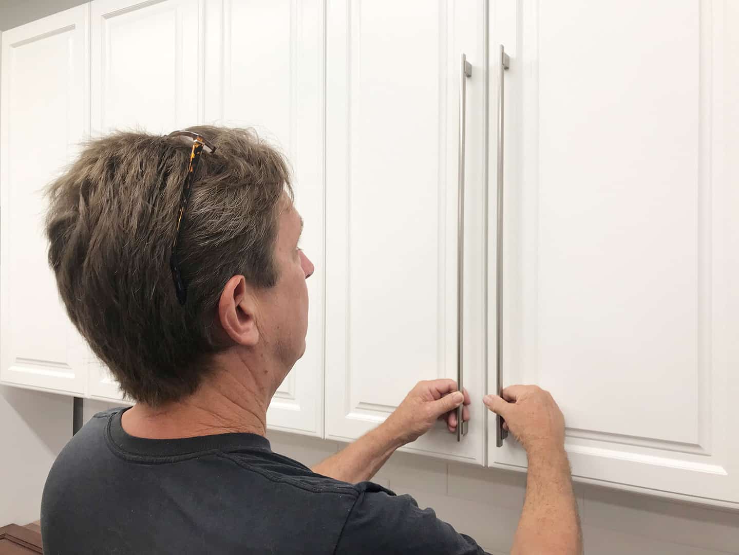 long handle installation on tall cabinet doors with TP-1935 Cabinet Hardware Jig (step 1)