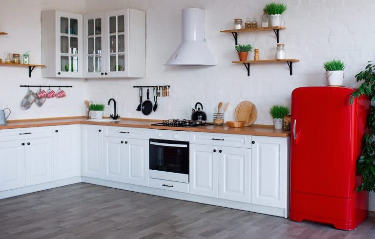 White modern minimal kitchen cabinet doors with traditional knobs